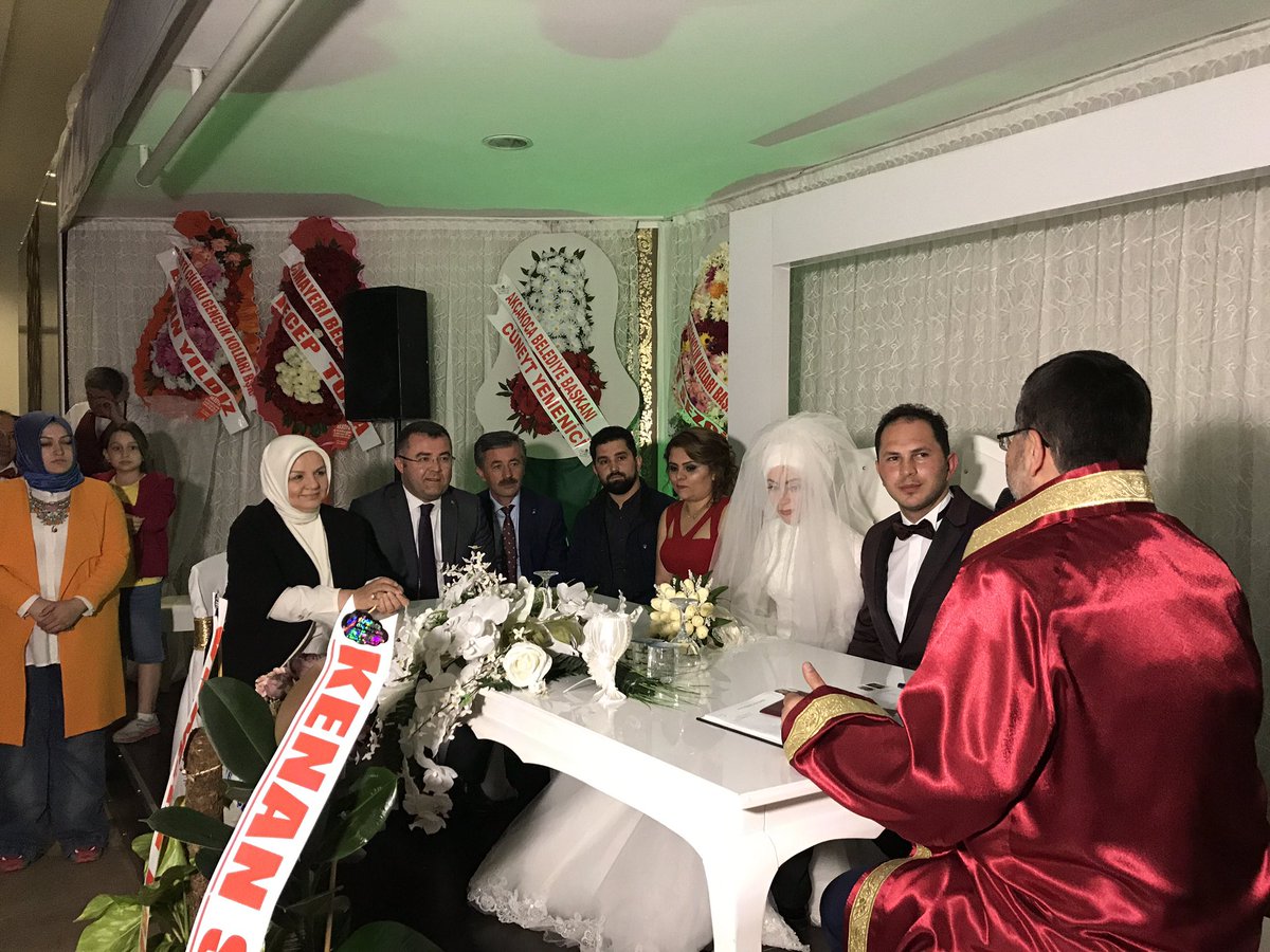 Gümüsova Gençlik Kollari Baskani Cihan Evladimiz Ile Gülsüm Kizimizin Mutlu Gününe Sahitlik Ettik
