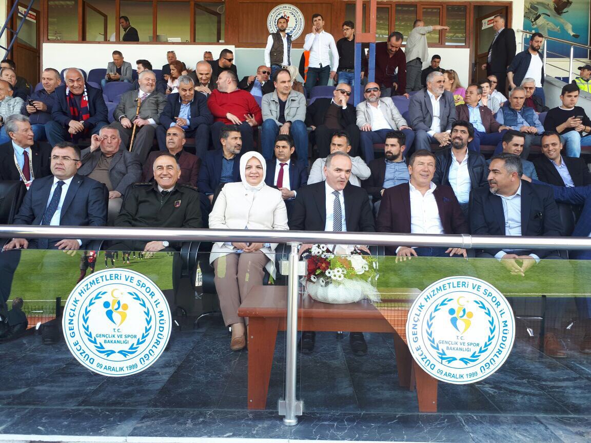  Düzcespor-Y.Bursa karsilasmasinda Düzce Spora Destek Olduk