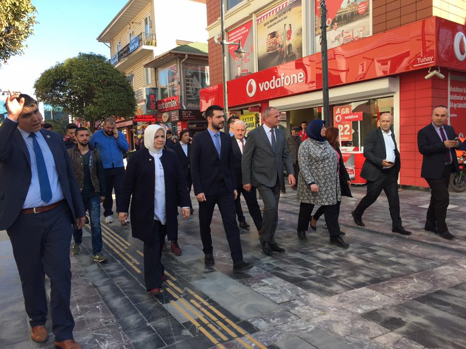 Gençlik Spor Bakan Yardimcimiz Abdurrahim Boynukalin ile Düzce  Esnafini Ziyaret Ettik