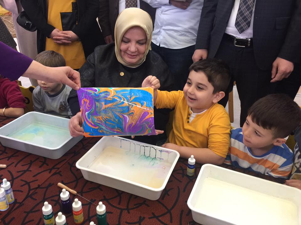 UNESCO'nun Destekledigi Çilimli Anaokulunu Ziyaret Ettik Ögrencilerimiz ile Ebru Yaptik