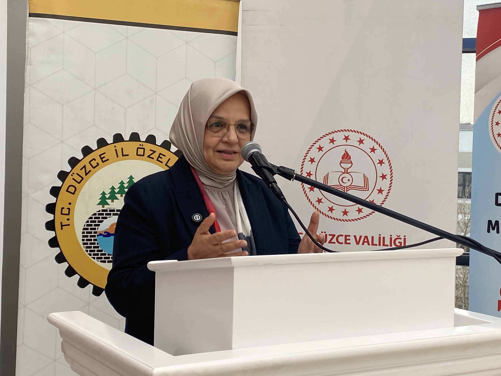 HAYAT BOYU ÖĞRENMEYİ DESTEKLİYORUZ