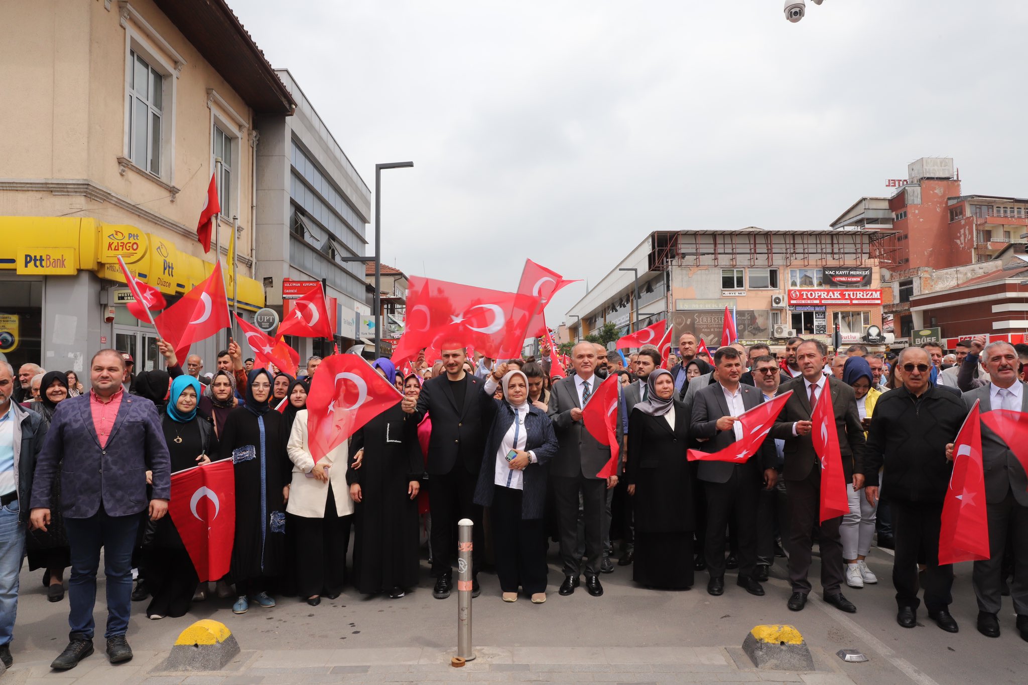 28 MAYIS'A HAZIRIZ...