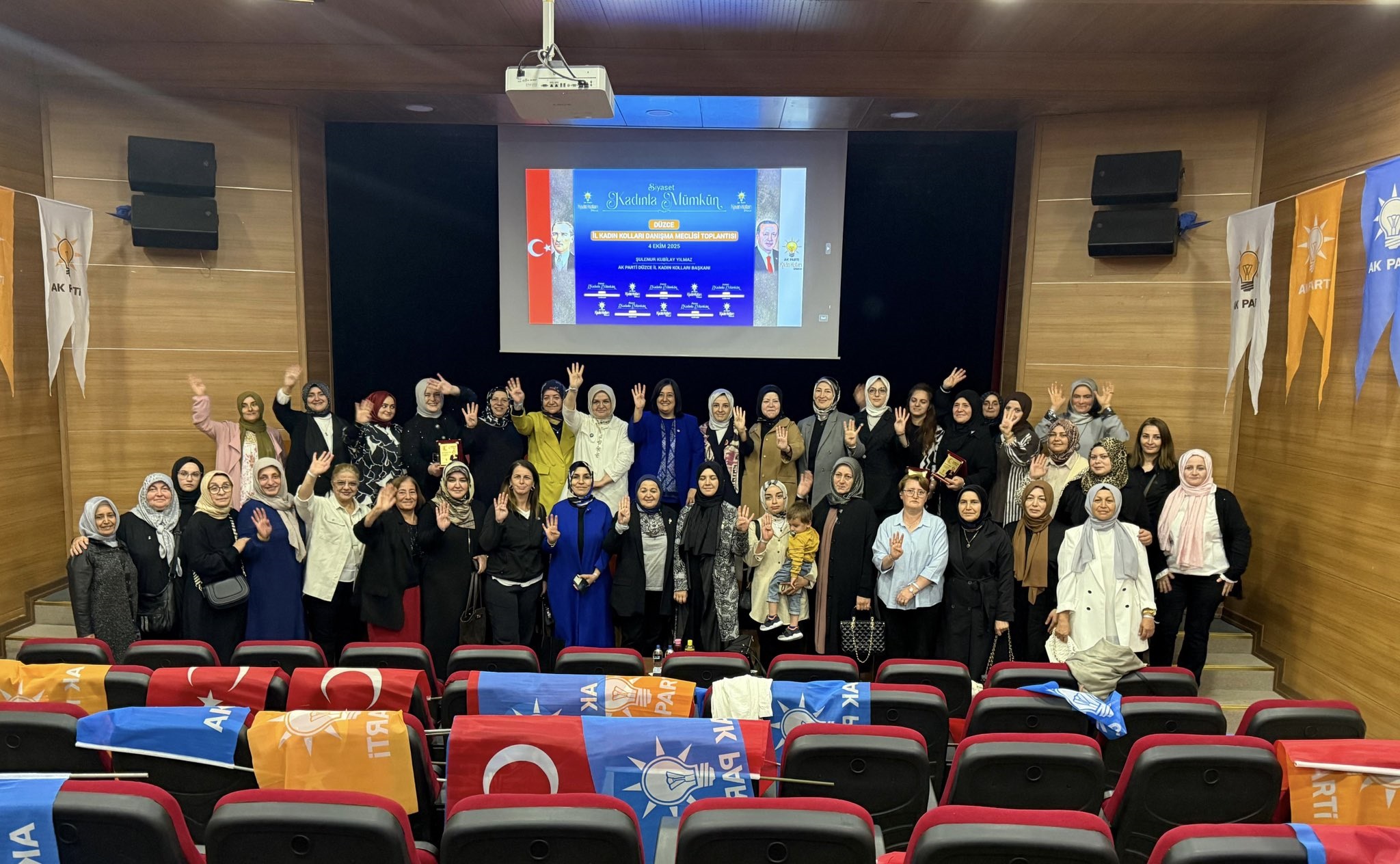 DÜZCE İL KADIN KOLALRI DANIŞMA MECLİSİ TOPLANDI