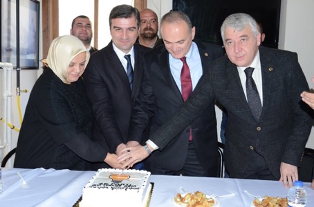 Gazi Mecliste O Gece Kitabi  Kamuoyu ile Paylasildi
