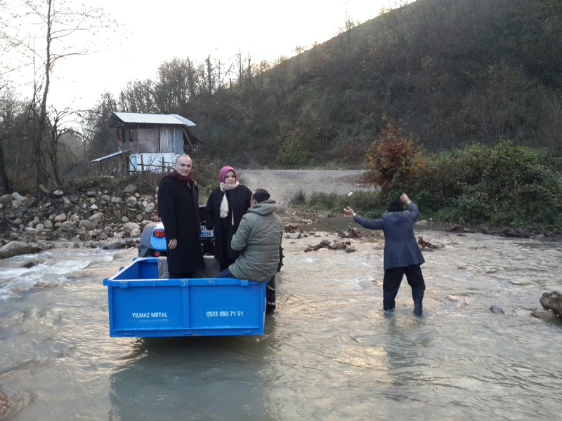 TRAKTÖRDE IKI VEKIL
