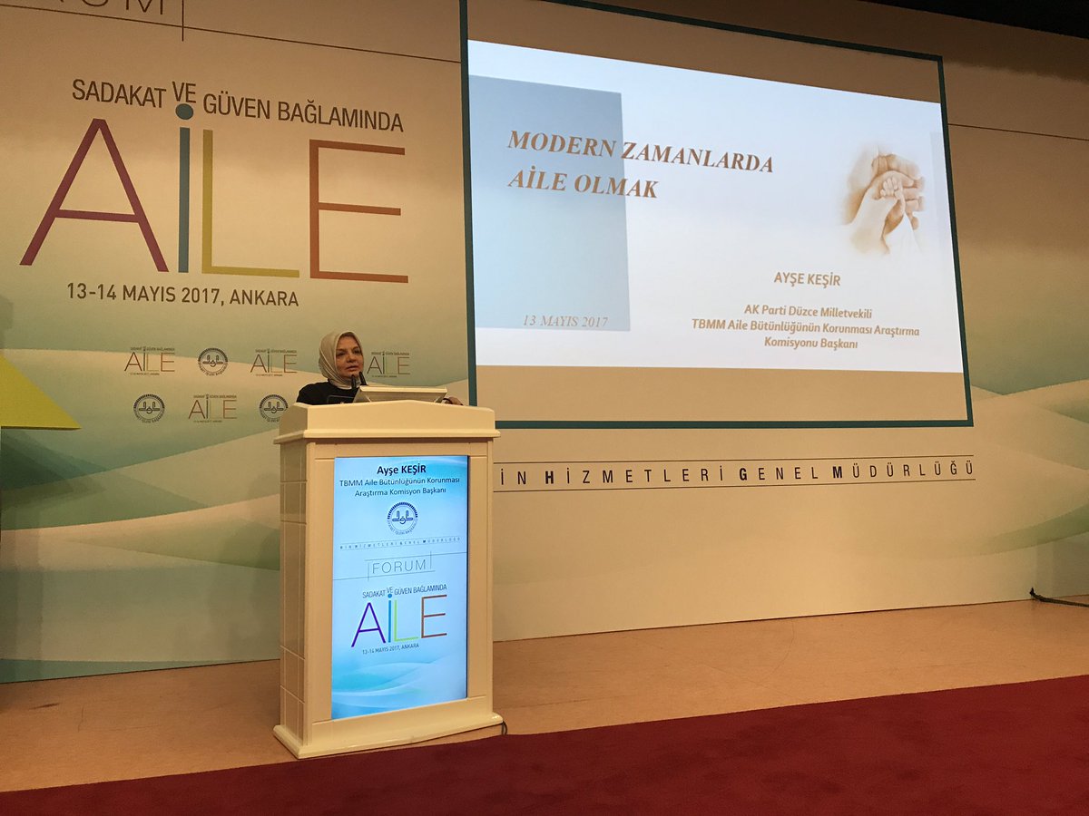 Diyanet Isleri Baskanligi Aile Formu'nda Modern Zamanlarda Aile Olmak Üzerine Konustuk
