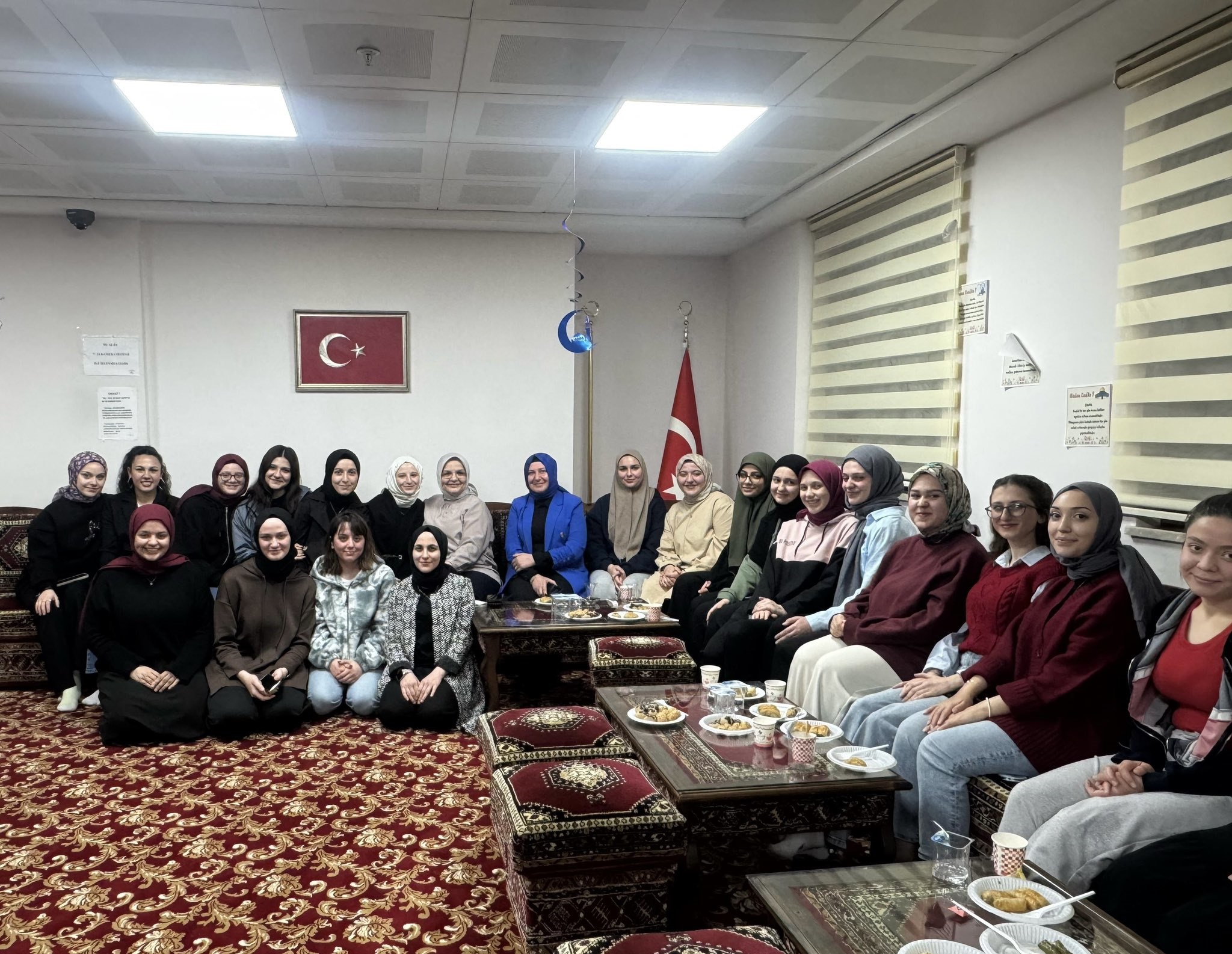 İFTARDA GENÇLERE KONUK OLDUK