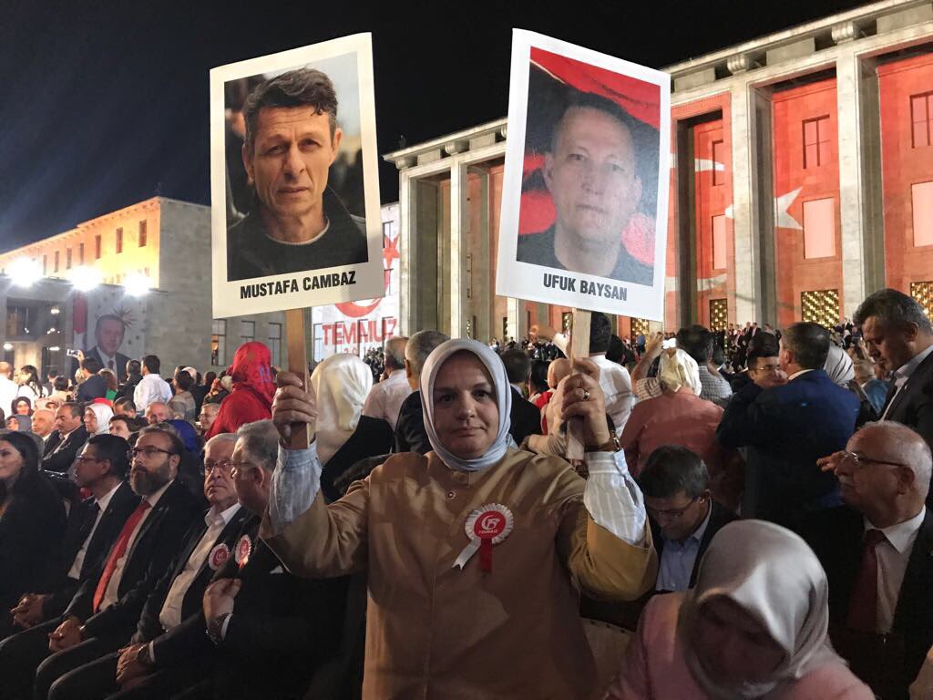 TBMM'de 15 Temmuz Gecesi Kahramanlarimizin Adi Okundu. Sehitler Aramizdaydi...  Düzce'li Sehidimiz UFUK BAYSAN, Okul Arkadasim MUSTAFA CAMBAZ, Abdullah Olçok, EROL OLÇOK Ve 246 Can Daha... 