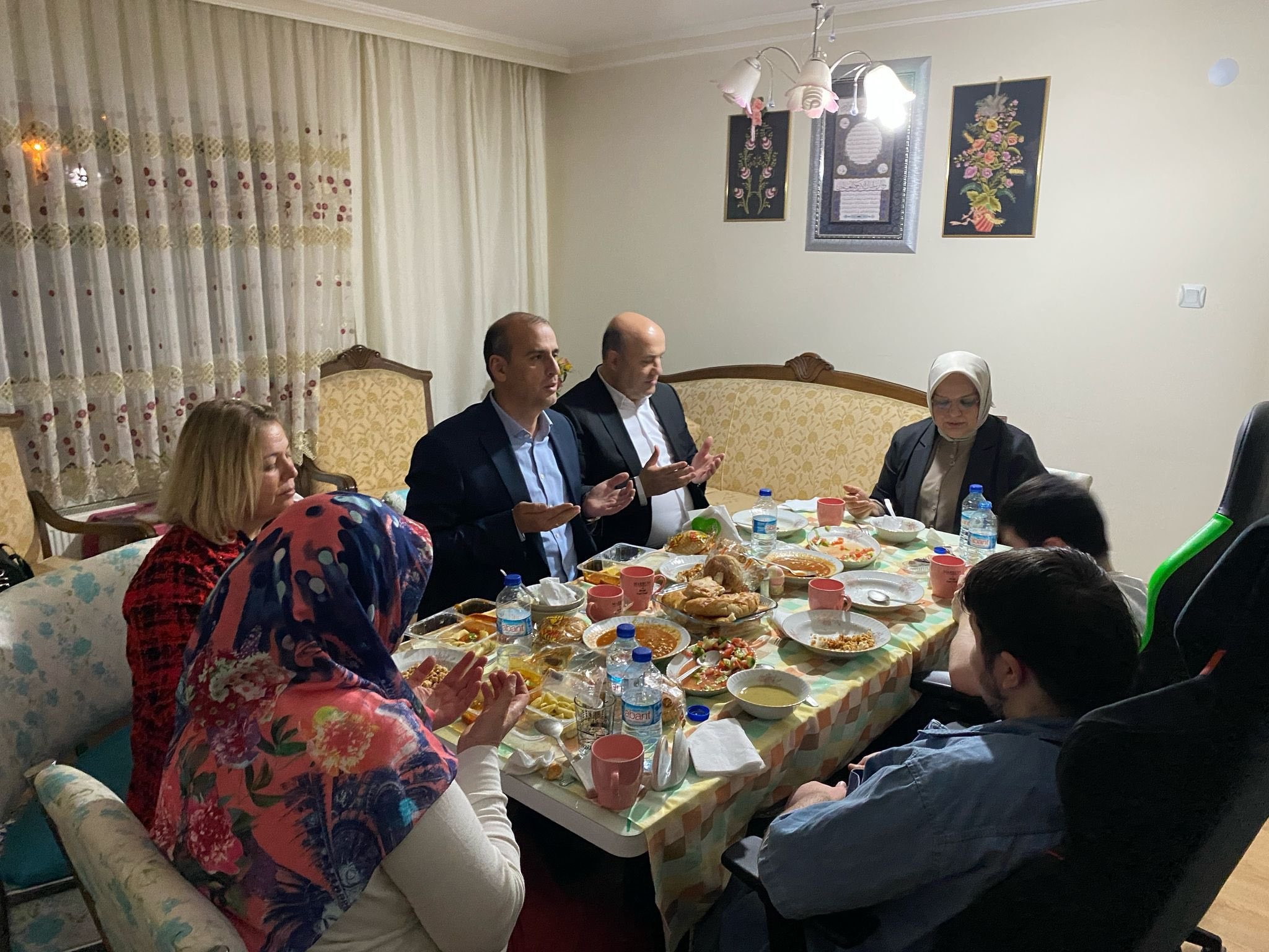 İFTARDA YÜCE AİLESİNE KONUK OLDUK