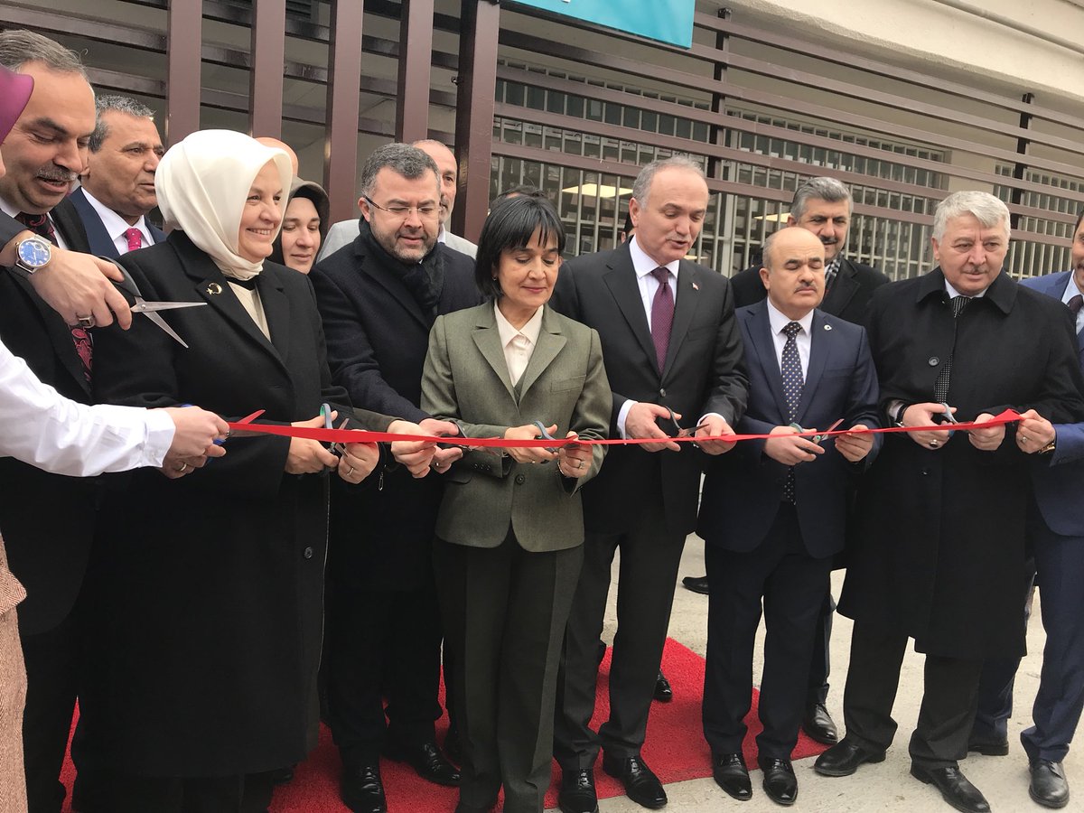 Sayin Bakanimiz Dr. Faruk Özlü Ile birlikte Kalicikonutlar’da bulunan Prof. Dr. Necmettin Erbakan Kütüphanesi’nin açilisini gerçeklestirdik.. Sehrimize hayirli olmasini diliyorum...