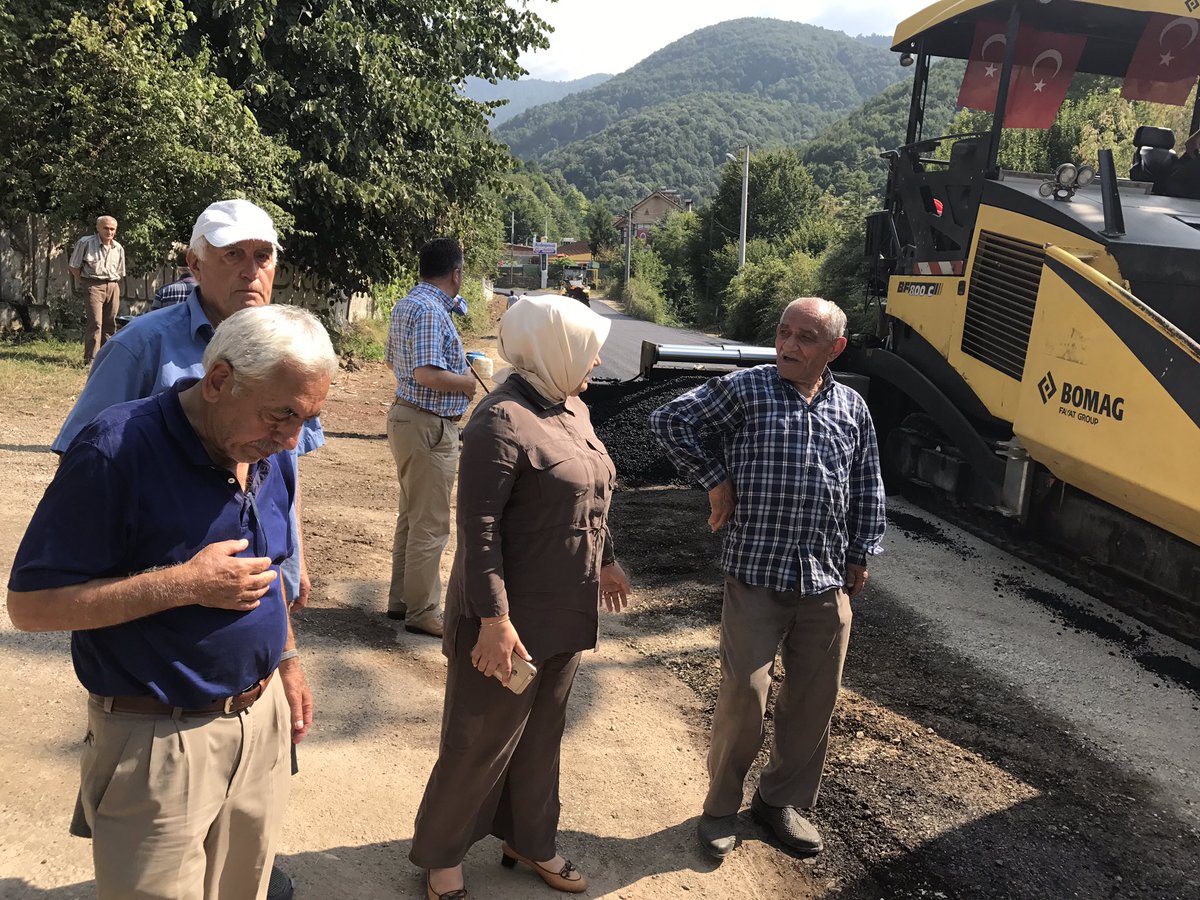 En Büyük Köylerimizden Aydinpinar Köyünde Asfalt Çalismalarini Yerinde Inceledik Ardindan Aydinpinar Köyü Kahvesinde Hemsehrilerimizle Yorgunluk Çayi Içtik, Sohbet Ettik