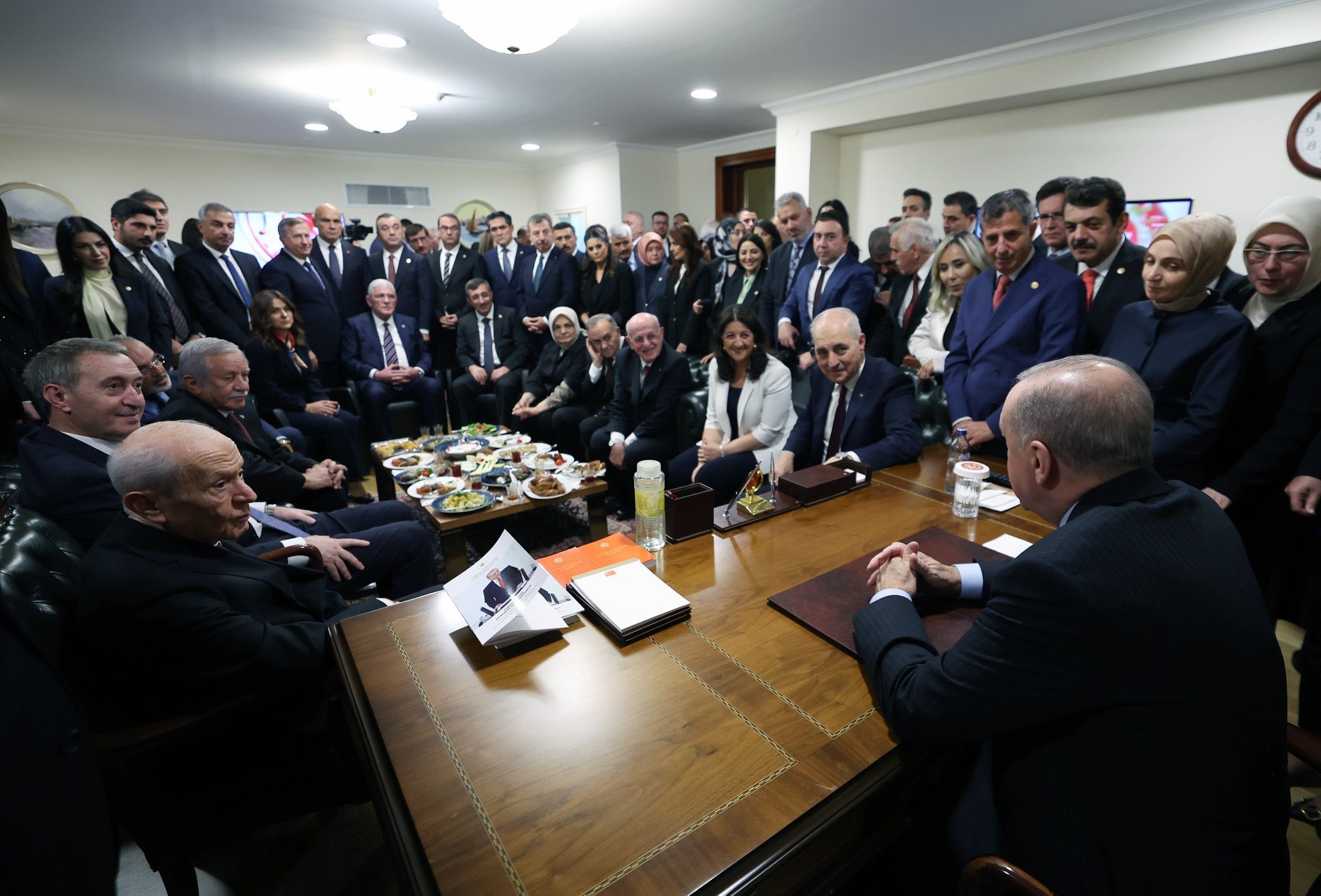 YENİ DÖNEM BÖYLE BAŞLADI