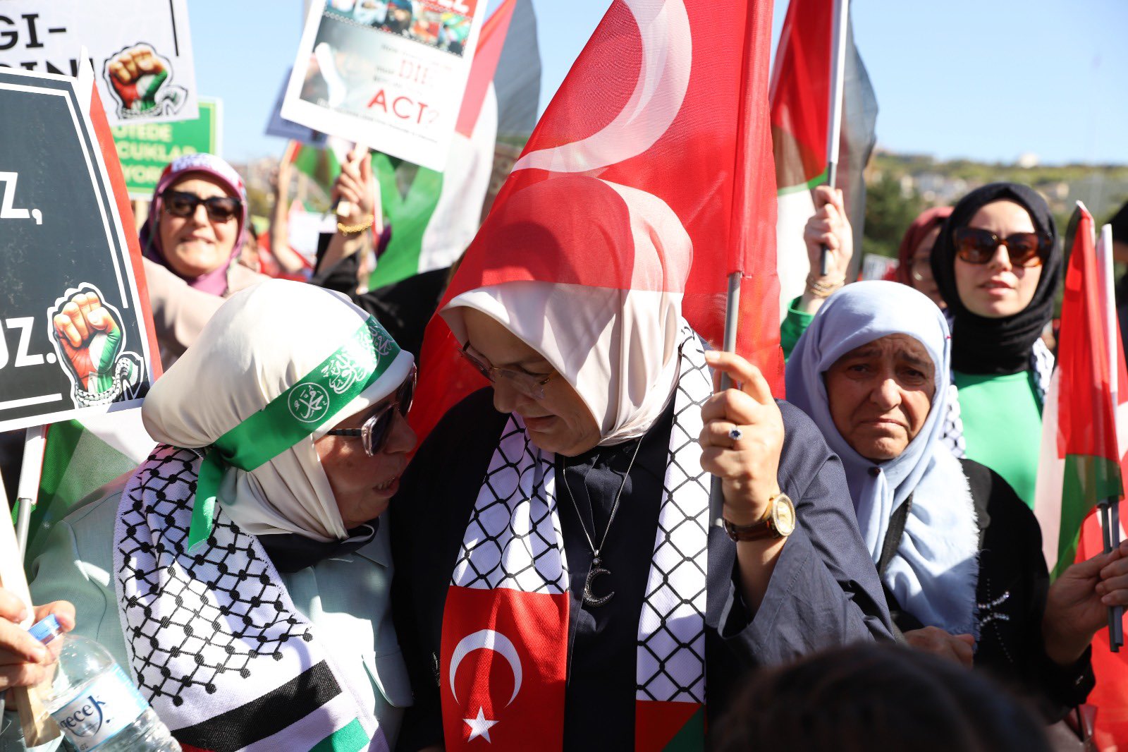 FİLİSTİN'E DESTEK İÇİN YÜRÜDÜK 