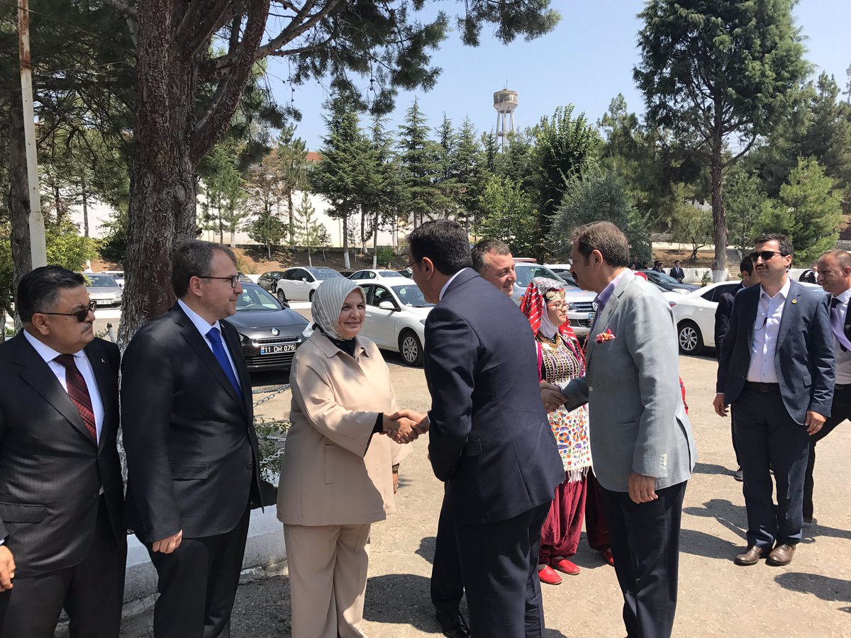 Bilecik'i Ziyaret Eden Gümrükveticaretbakanimiz Sayinbülent Tüfenkçi'yi Karsiladik,Ardindan Ertugrul Gazi'nin Yasadigi Yere Sögüt'e Yola Çiktik
